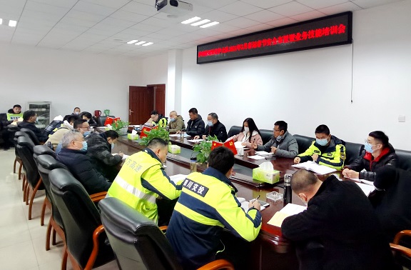 2.2泸州管理处管护大队召开春运春节安全布置暨业务技能培训会2.jpg