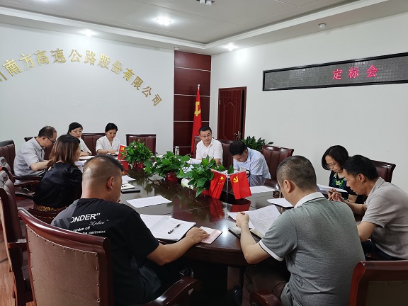 5.12南方公司纳黔路路面预防性养护工作有序推进.jpg