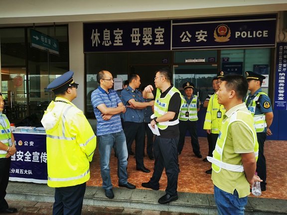 厅高管局总工张敏一行检查照片.jpg