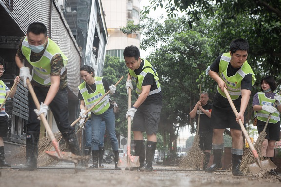 南方公司叙永处防汛救灾1 (3).jpg
