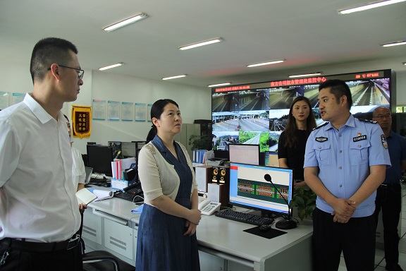 6.12叙永县委副书记、代理县长王一米一行调研南方公司叙永管理处“端午”节期间保通保畅和防汛安全环保工作.jpg