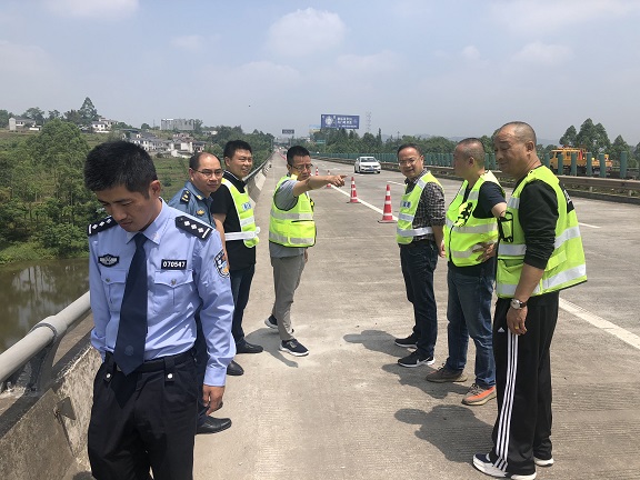5.8隆纳高速“一路三方”联合召开交投集团2021年养护管理工作会现场观摩安全保障实施方案研讨会2.jpg