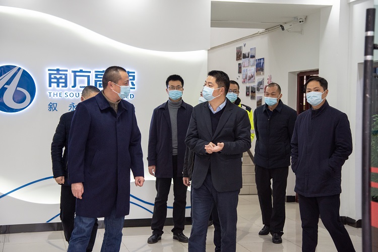 12.31叙永县县委书记廖俊一行赴南方公司督导检查纳黔高速元旦节前安全保畅工作1.jpg