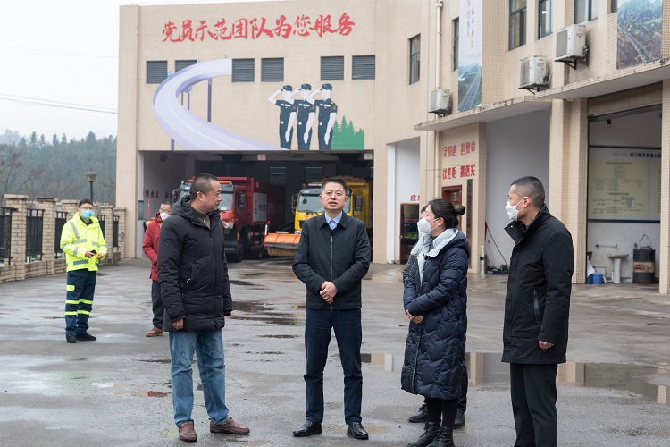12.30叙永县县委书记廖俊一行赴纳黔高速督导检查元旦节安全保畅工作1.jpg