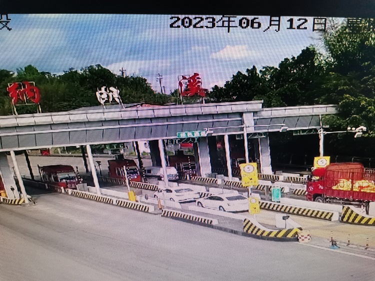 6.16隆纳高速纳溪收费站查获ETC车道尾随前车冲关逃费车辆.jpg