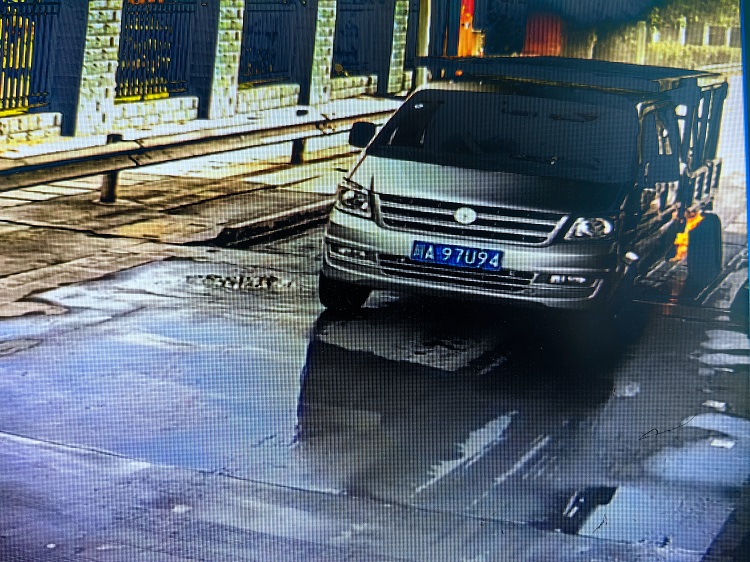 7.3小货车变小“火”车  收费站快速灭火1.jpg