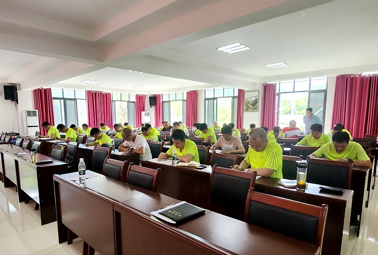 7.19叙永管理处召开纳黔高速交通事故案例分析会2.jpg