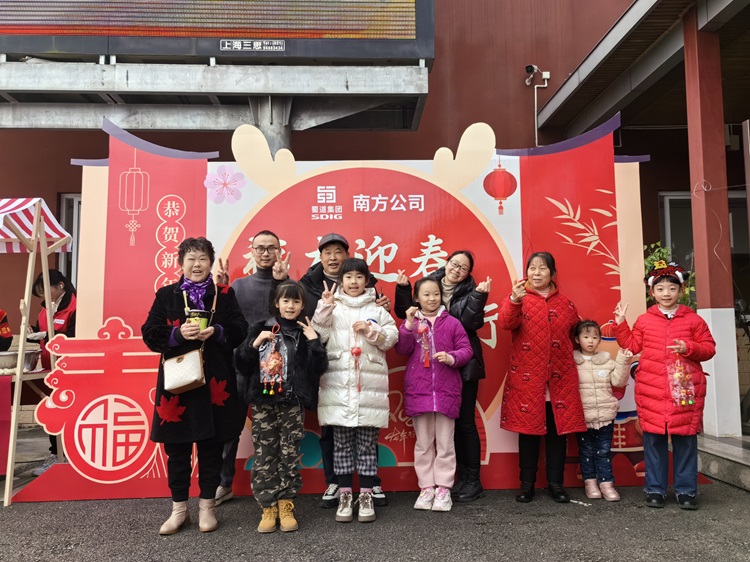 2.9南方公司泸州管理处开展除夕日志愿服务活动10.jpg