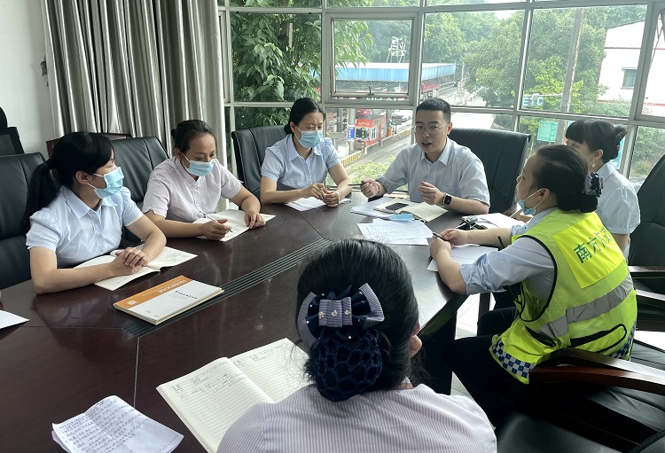 5.16渠坝收费站全力保障G321国道封闭施工期间安全畅通（3）.jpg