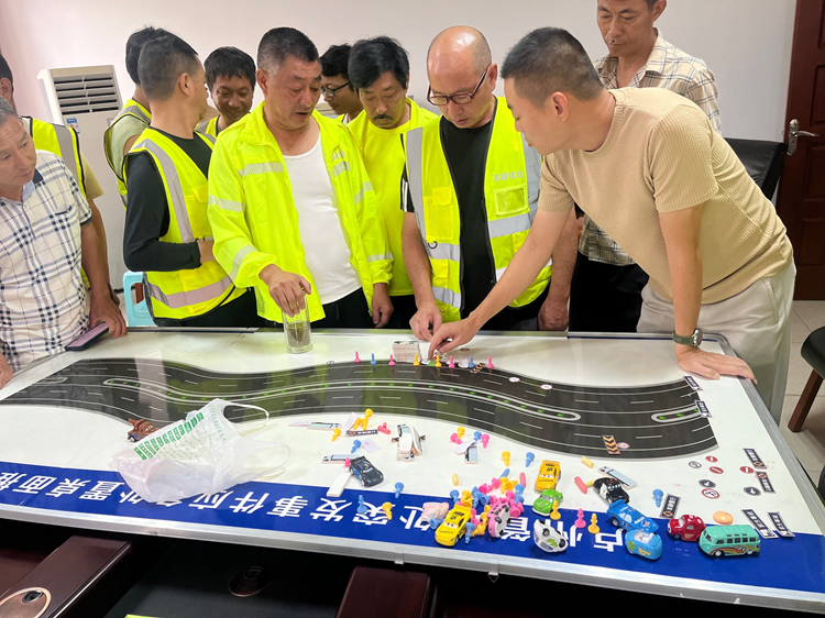 9.14隆纳高速公路监测能力优化提升项目涉路施工安全培训会2.png