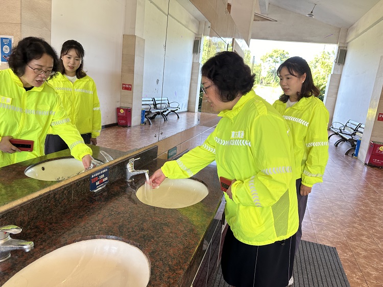 9.20南方公司开展2024年第3季度服务区服务质量暨收费站物业服务考核检查 (5).jpg